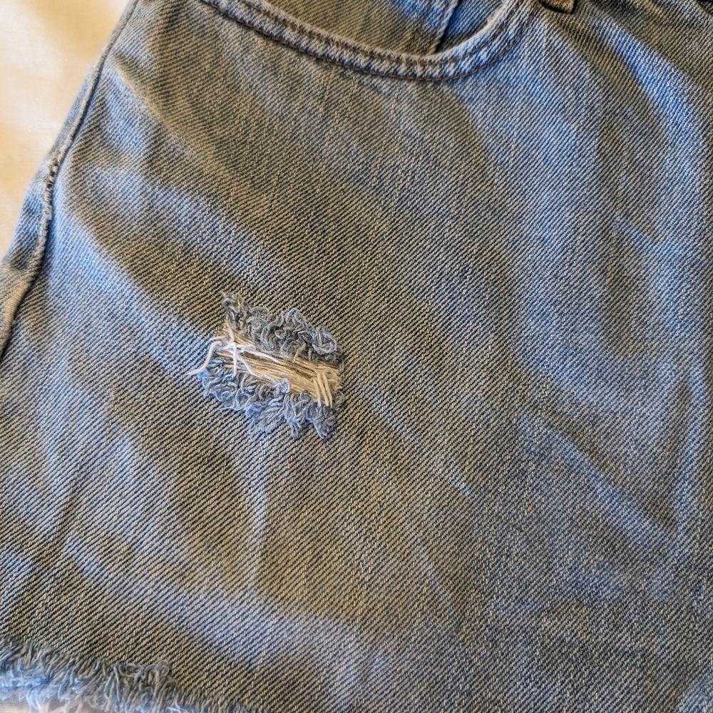 Levi's High Rise Shorts - Picture 2 of 8